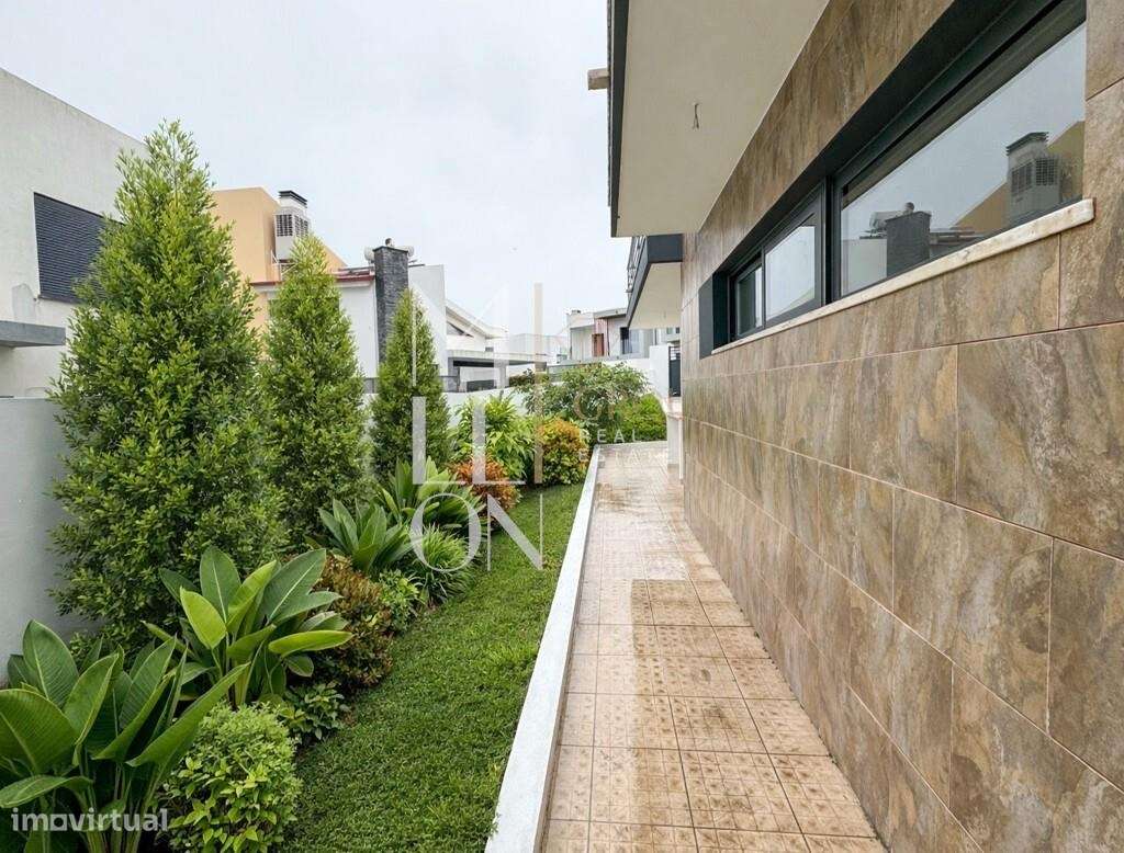 MORADIA T5 RENOVADA | GARAGEM 100 m2 | PRONTA A HABITAR – FEIJÓ-23