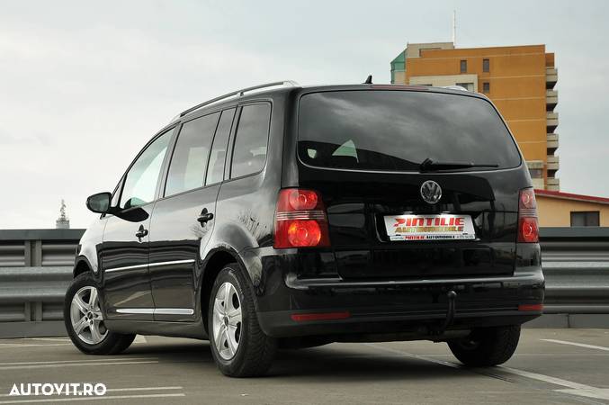 Volkswagen Touran - 4