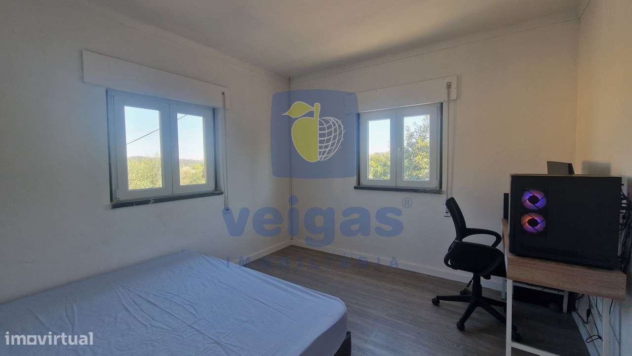 Moradia isolada T2 renovada, com terreno de 700m2 e garagem, em Vermoi-9