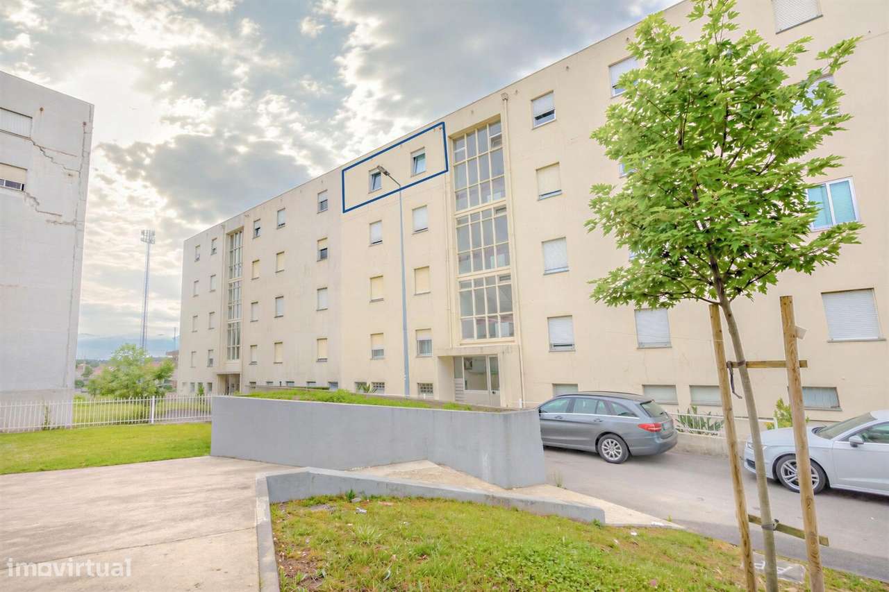 Apartamento T2 Renovado em Cruz de Pau, Matosinhos-4
