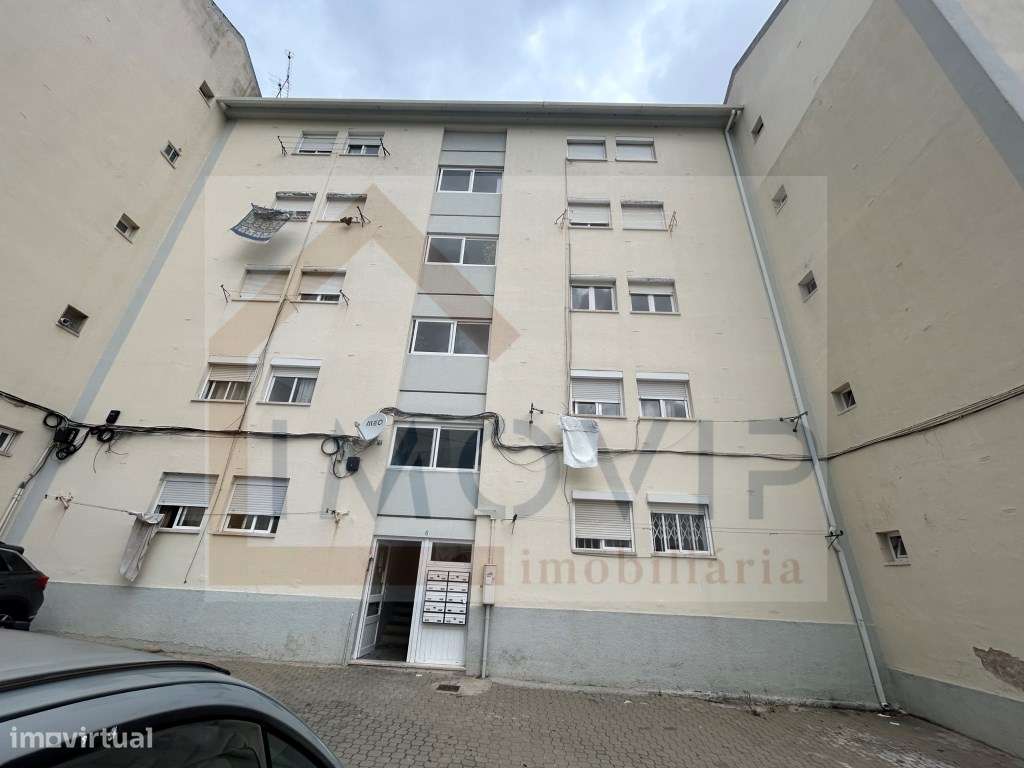 Apartamento T3 Laranjeiro 2º andar-13
