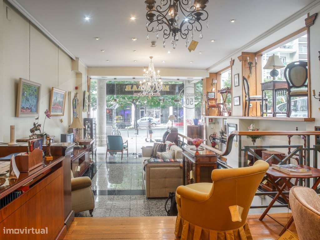 Loja com 270m2 com 2 Montras na Av. Almirante Reis | Lisboa - Grande imagem: 3/19