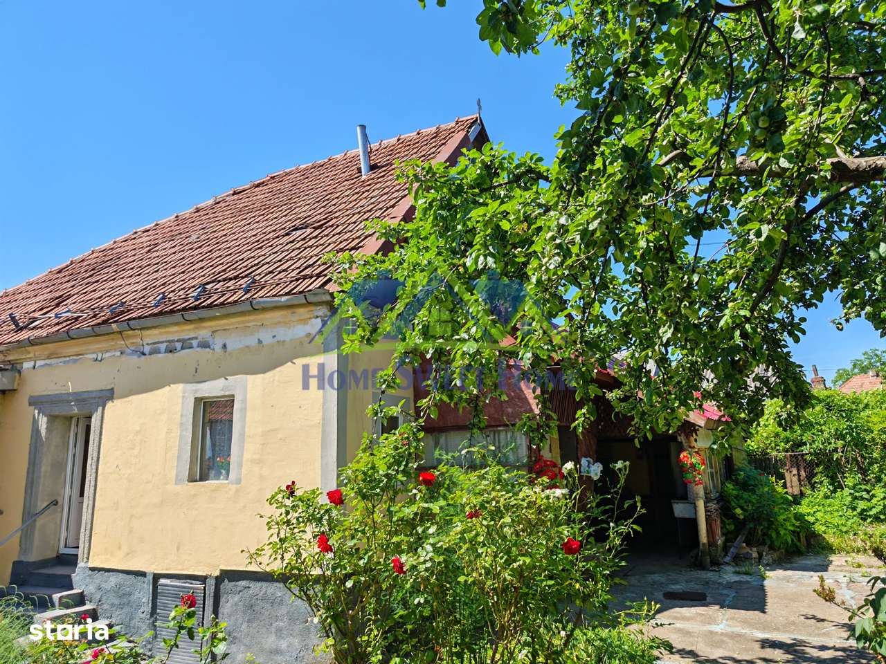 Casa Ghelari, 3 camere, 678mp, baie, buc., termopane, curte si gradina-0