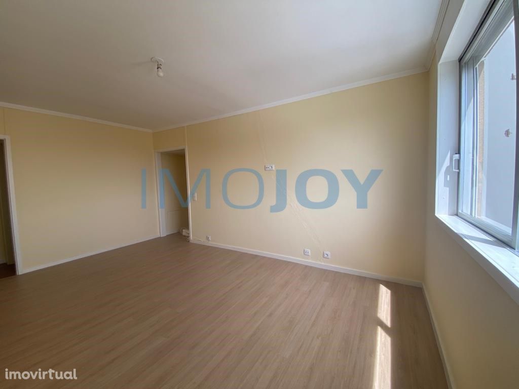 Apartamento T3, totalmente remodelado, no Foco