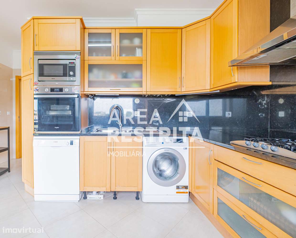 Apartamento T3 com parqueamento e varanda no Parque Luso em Corroios-6