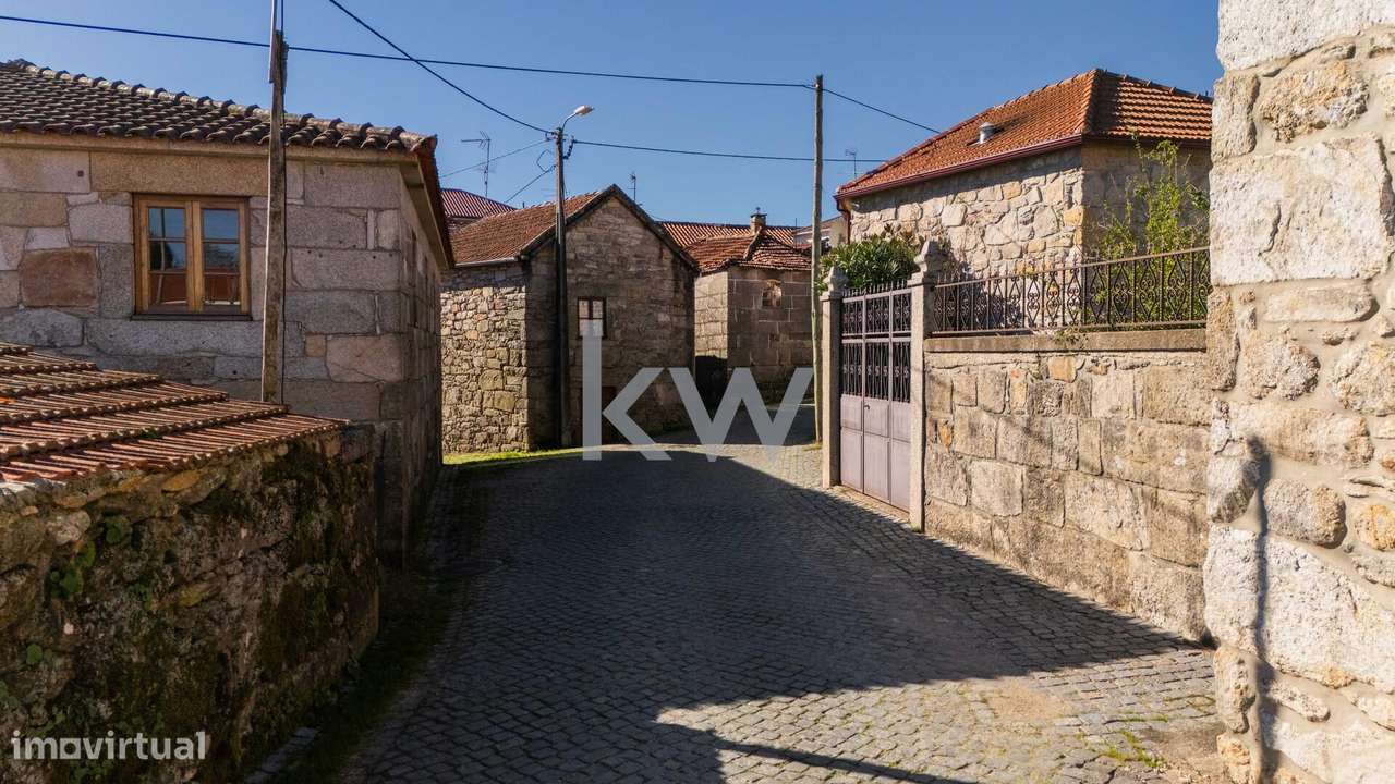 Moradia  e Espigueiro no centro de Lamalonga - Vieira do Minho - Grande imagem: 4/23
