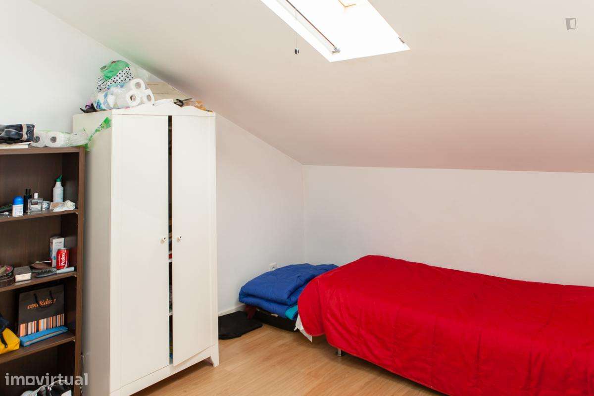 Quarto - localizado em  Coimbra - Grande imagem: 5/8