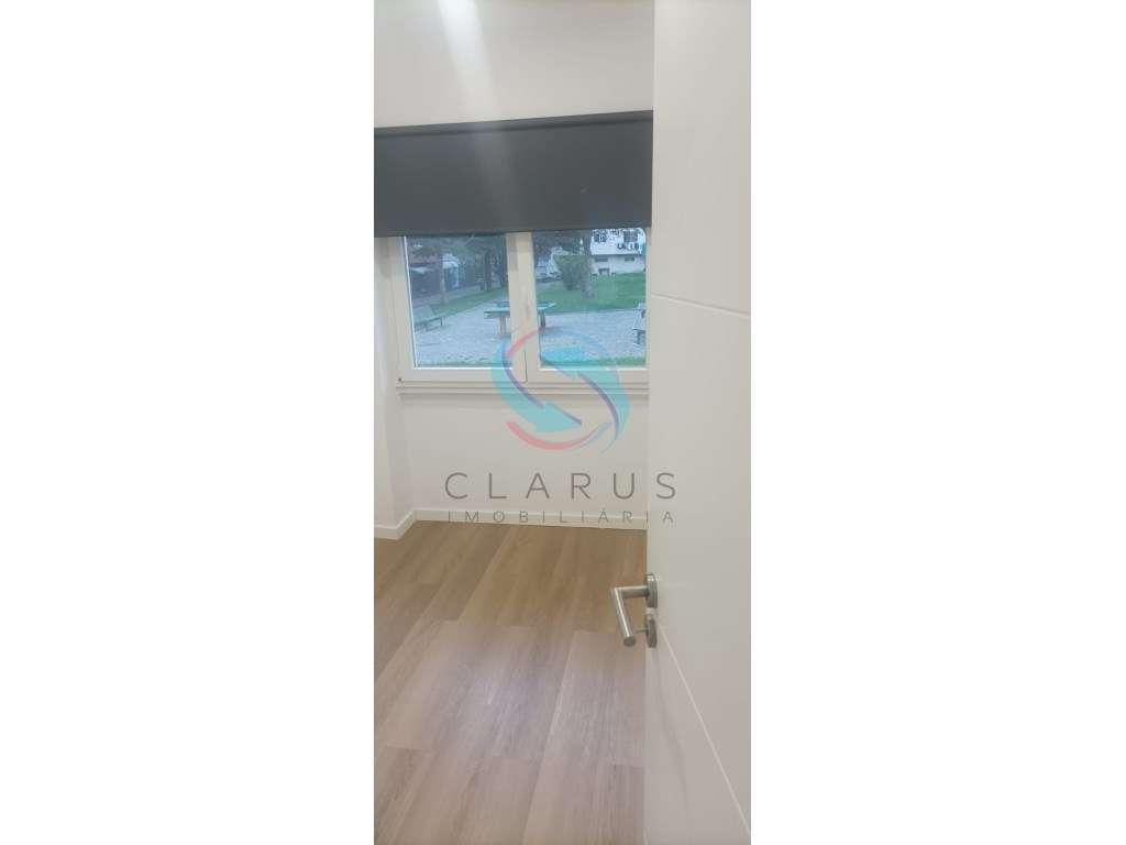 Apartamento T1 TRANFORMADO EM T3 Remodelado na Amadora.-3