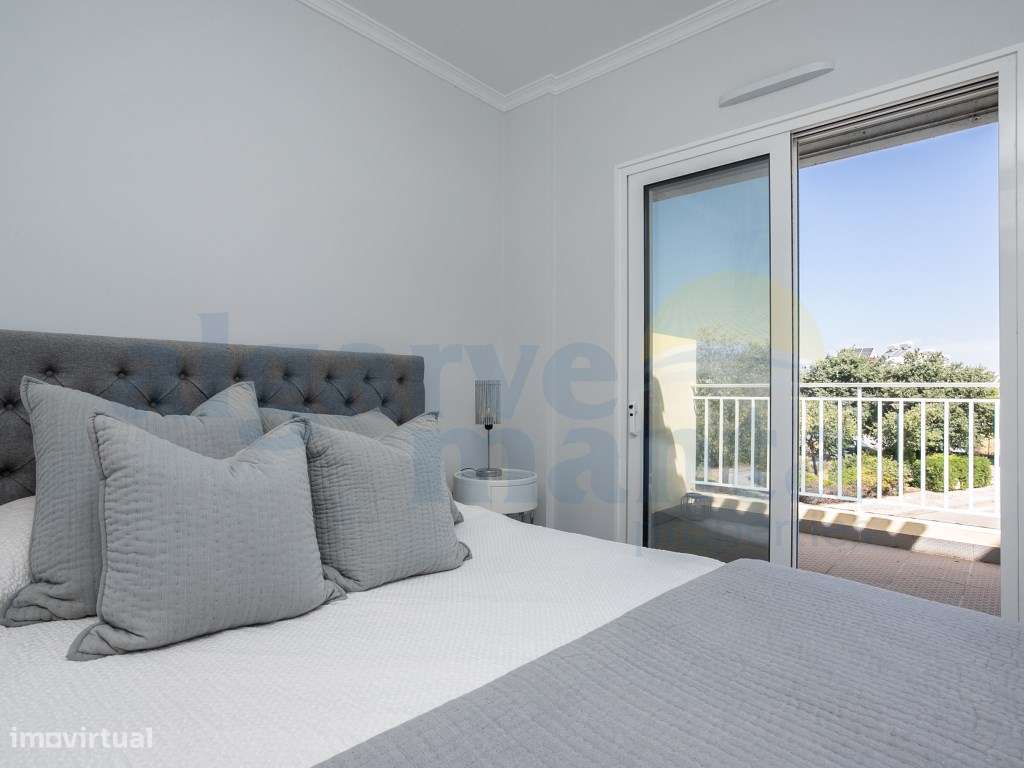 EXCLUSIVO! Moradia T3 Moderna com Piscina Privada no coração de Vil...-42