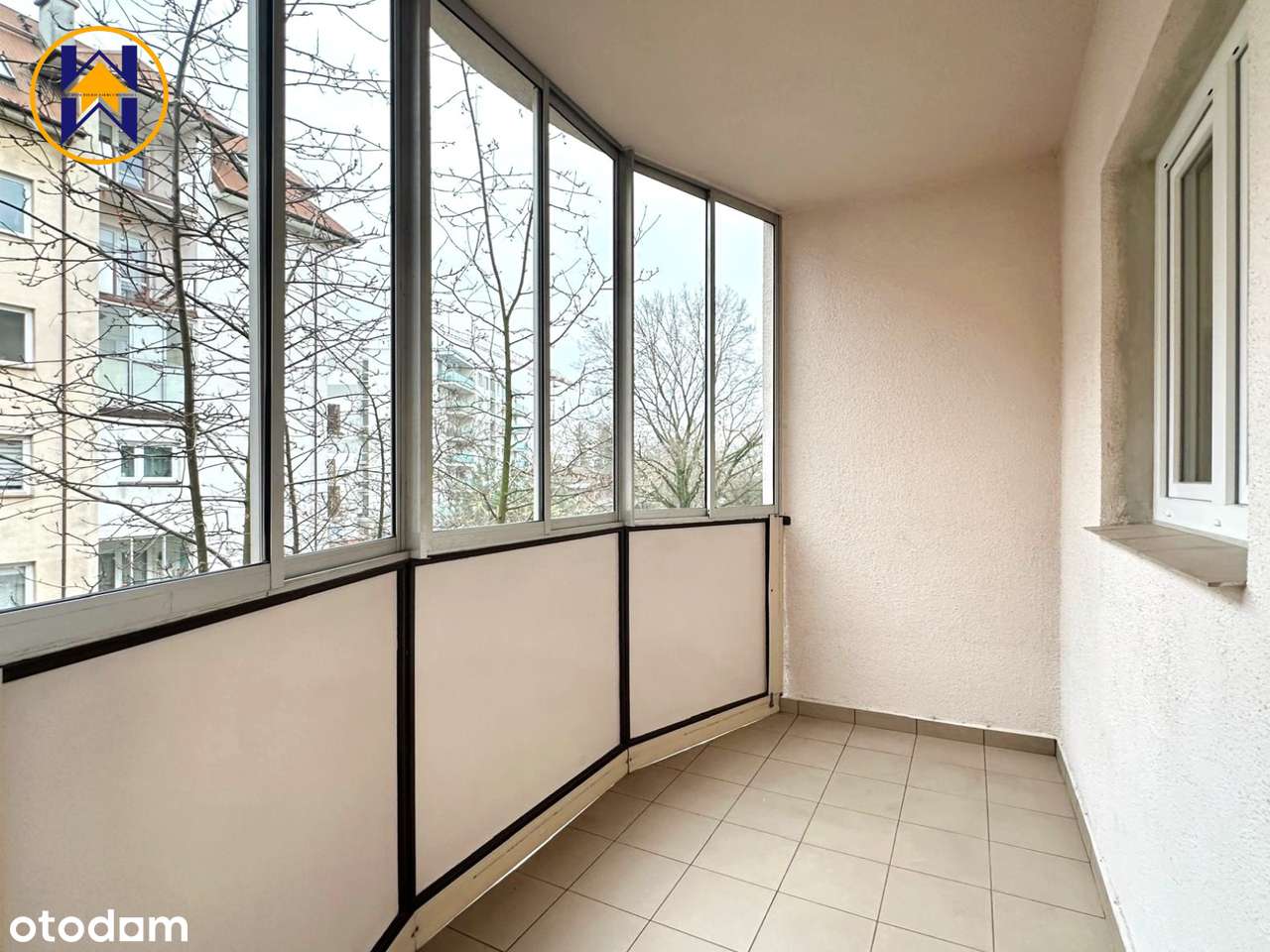 KAWALERKA, 1 pokój, duży balkon, oddzielna kuchnia z oknem-1