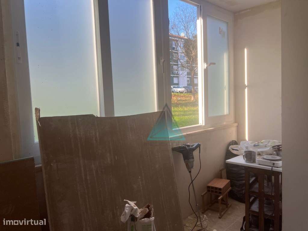 Apartamento T2 em Benfica em fase de remodelação total - Grande imagem: 5/15