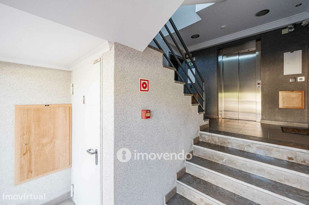 Apartamento T4 Duplex, com estacionamento e arrecadação, no Barreiro-53