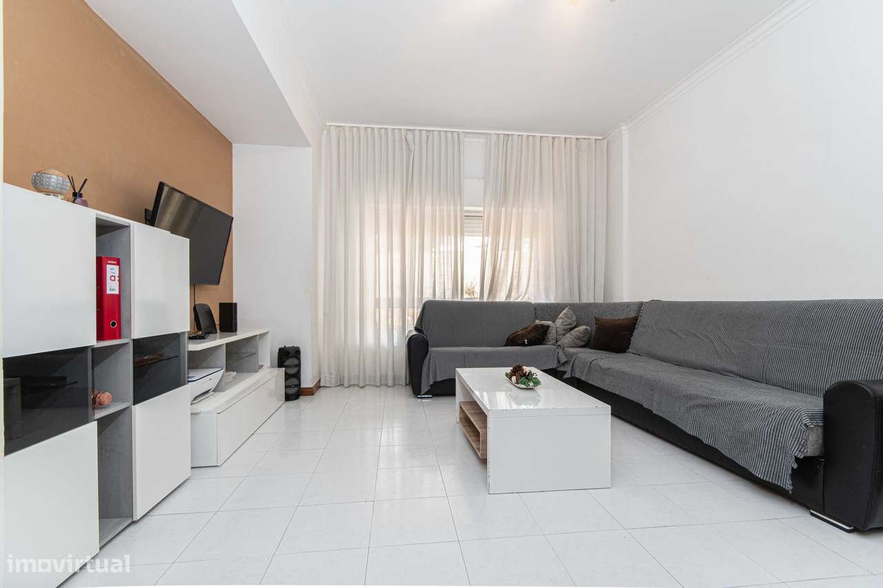 T2 com arrecadação, boas áreas, excelente localização Povoa Sta Iria-16