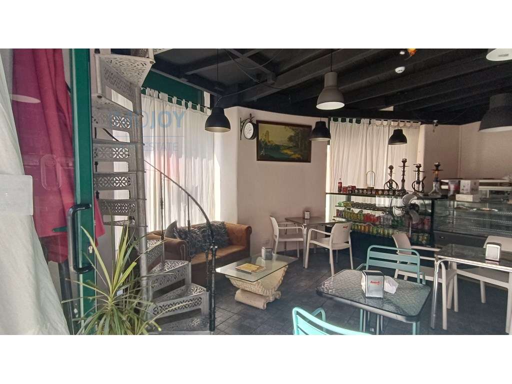 Restaurante com Dois Pisos e Esplanada em Campo de Ourique - Grande imagem: 4/29