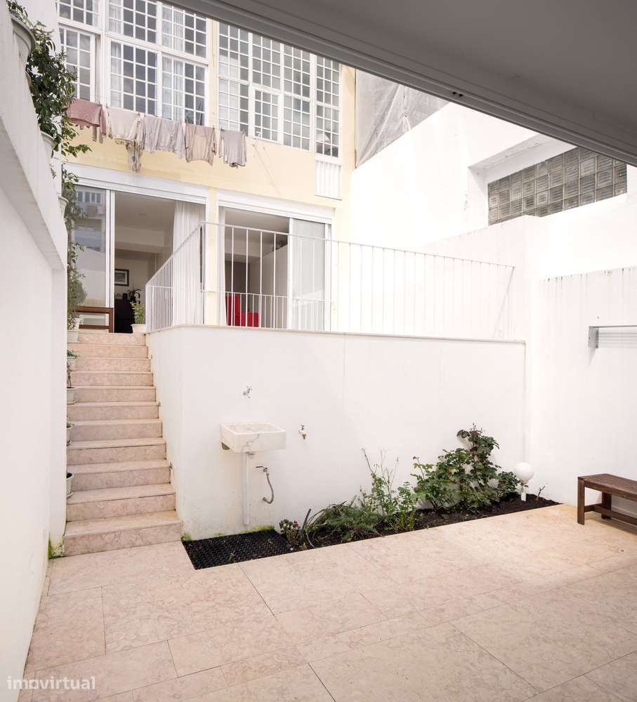 T3+1 com jardim no Campo Pequeno-13