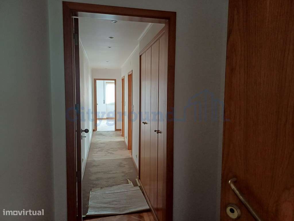 Excelente prédio renovado, de 10 fracções, em Benfica-17