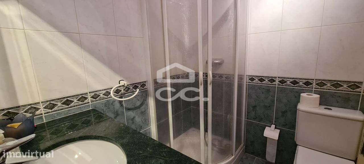 Vivenda de luxo com piscina e vistas deslumbrantes a minutos do centro-27