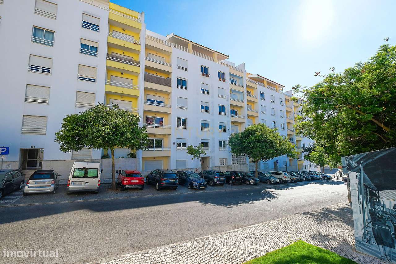 Apartamento T3 luminoso na Parede com varandas, garagem e arrecadação-24