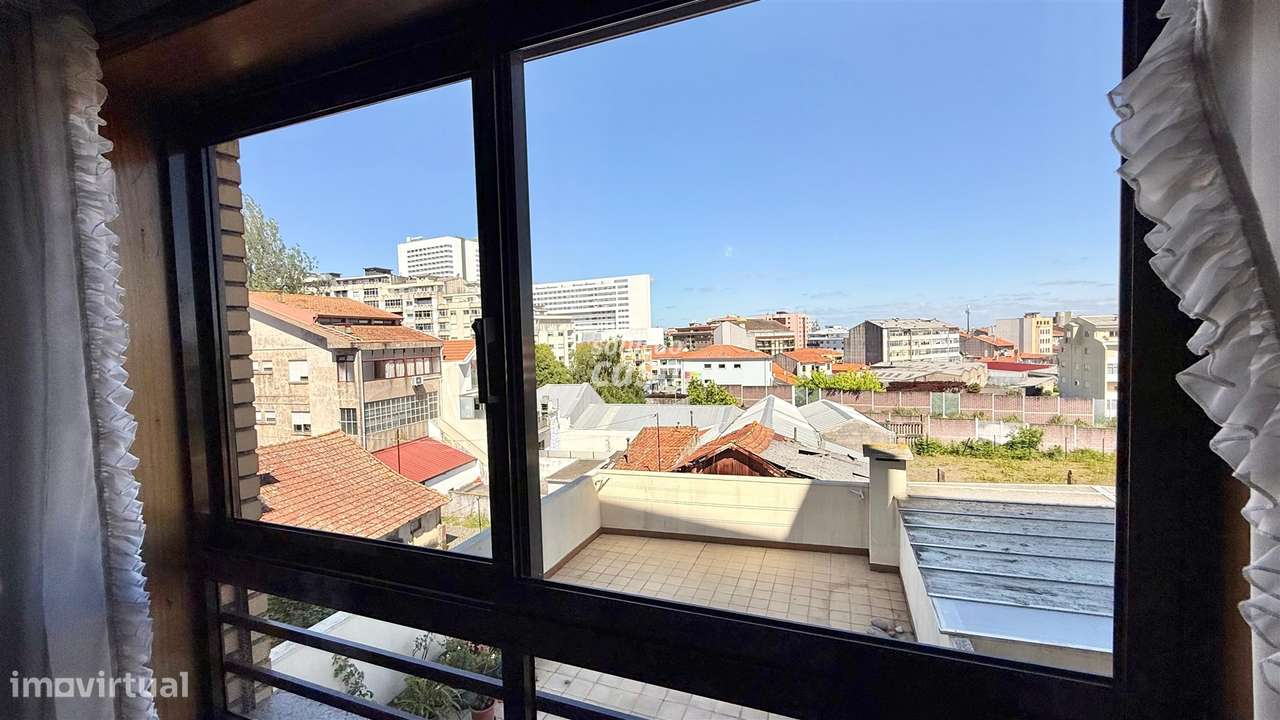 Apartamento T2+1 com Garagem, no Jardim Soares dos Reis!-30