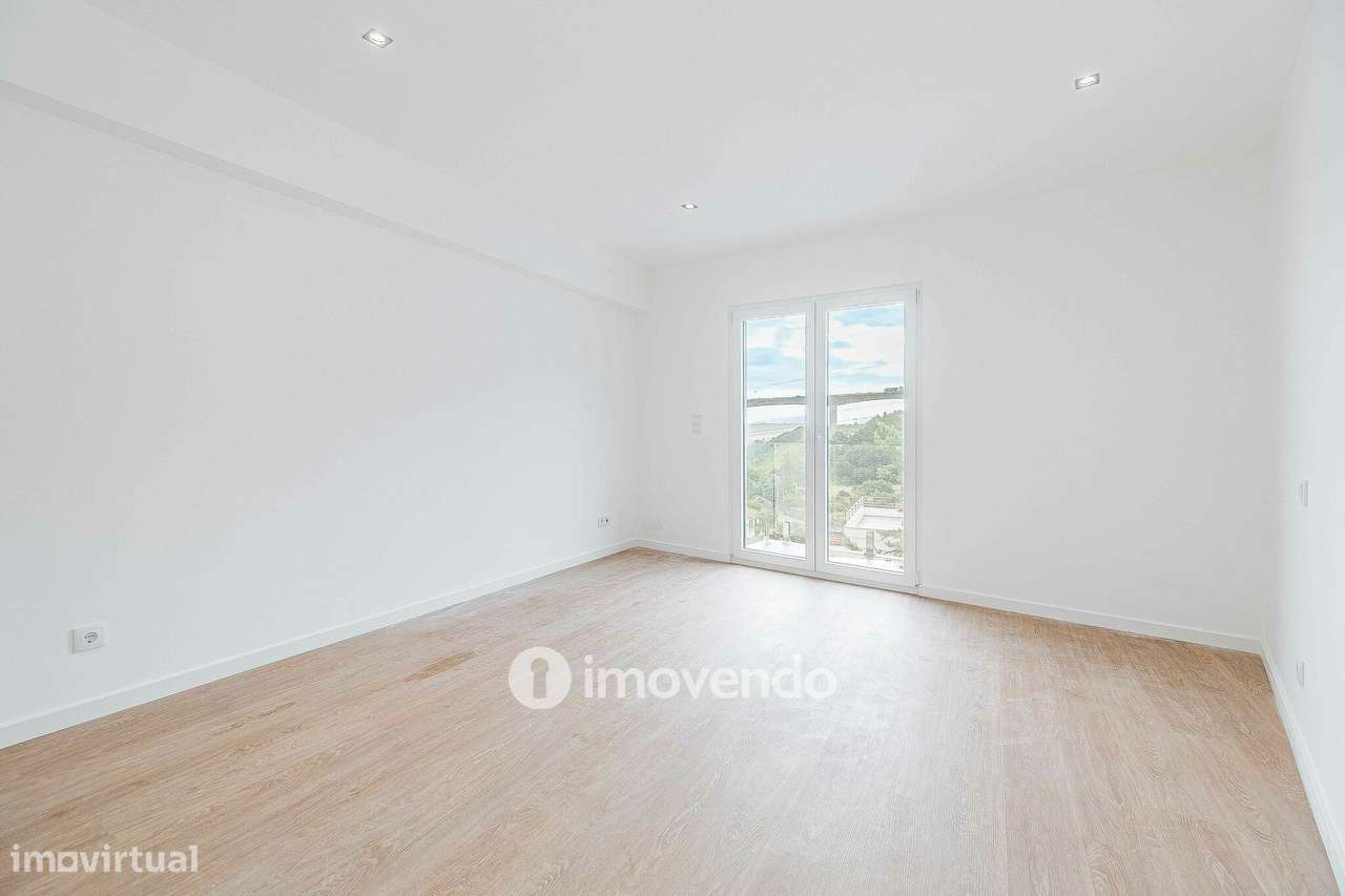 Apartamento T3 Duplex novo, com terraço e garagem, em Loures-25