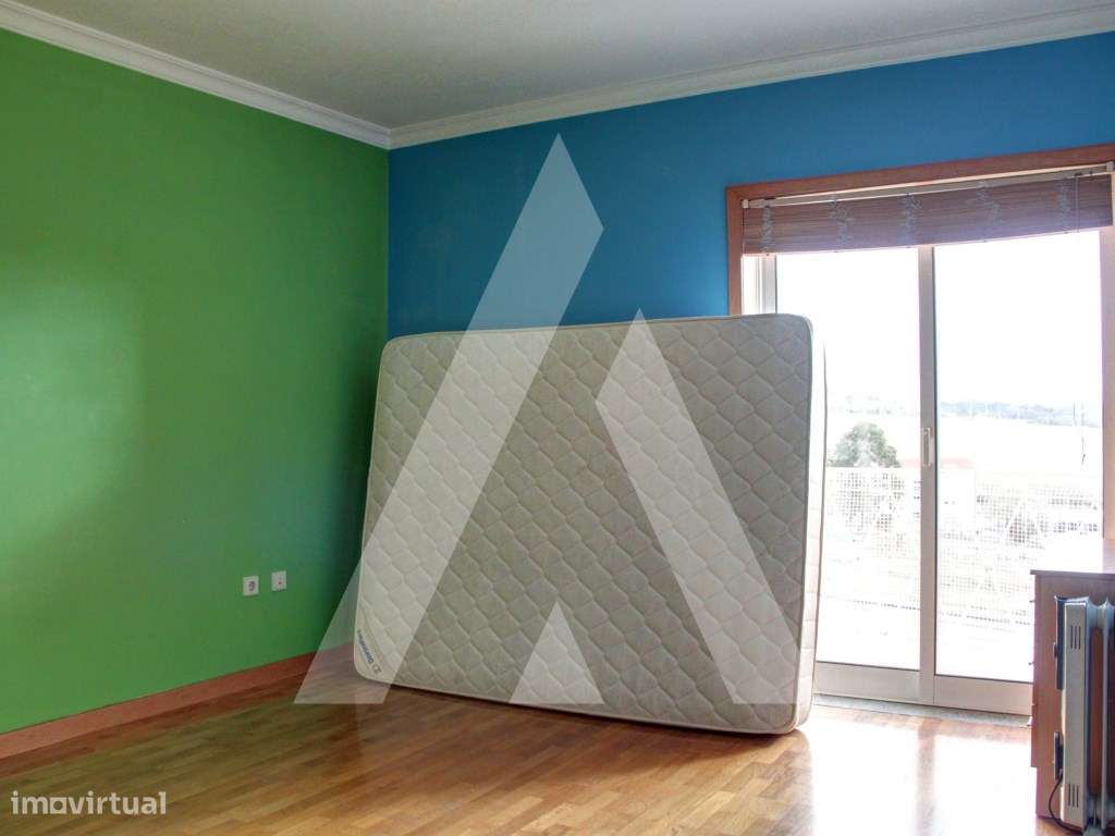 Apartamento T3 Oliveira do bairro-25