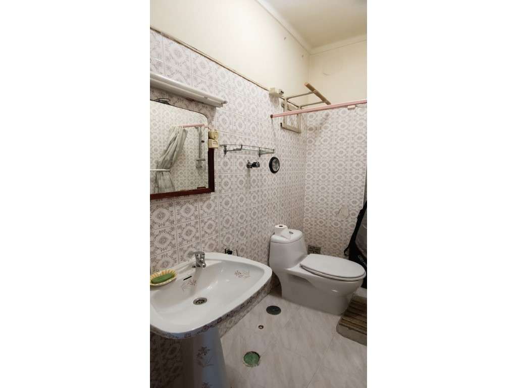 Apartamento T3 convertido em T2 - Paço de Arcos. Comboio.-14