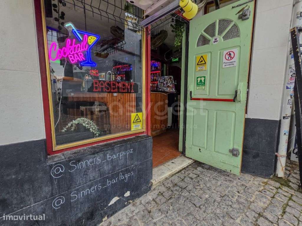 Prédio no Centro Histórico de Lagos - Habitação + Comércio numa das... - Grande imagem: 2/37