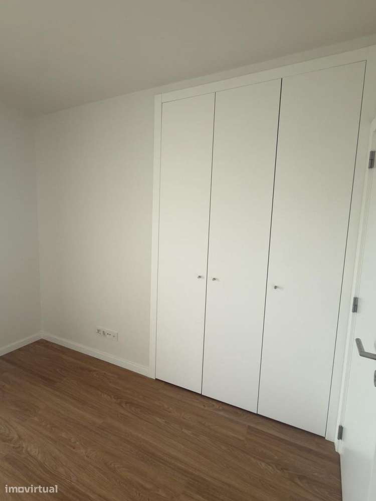 Apartamento T4 com jardim, Loures-13