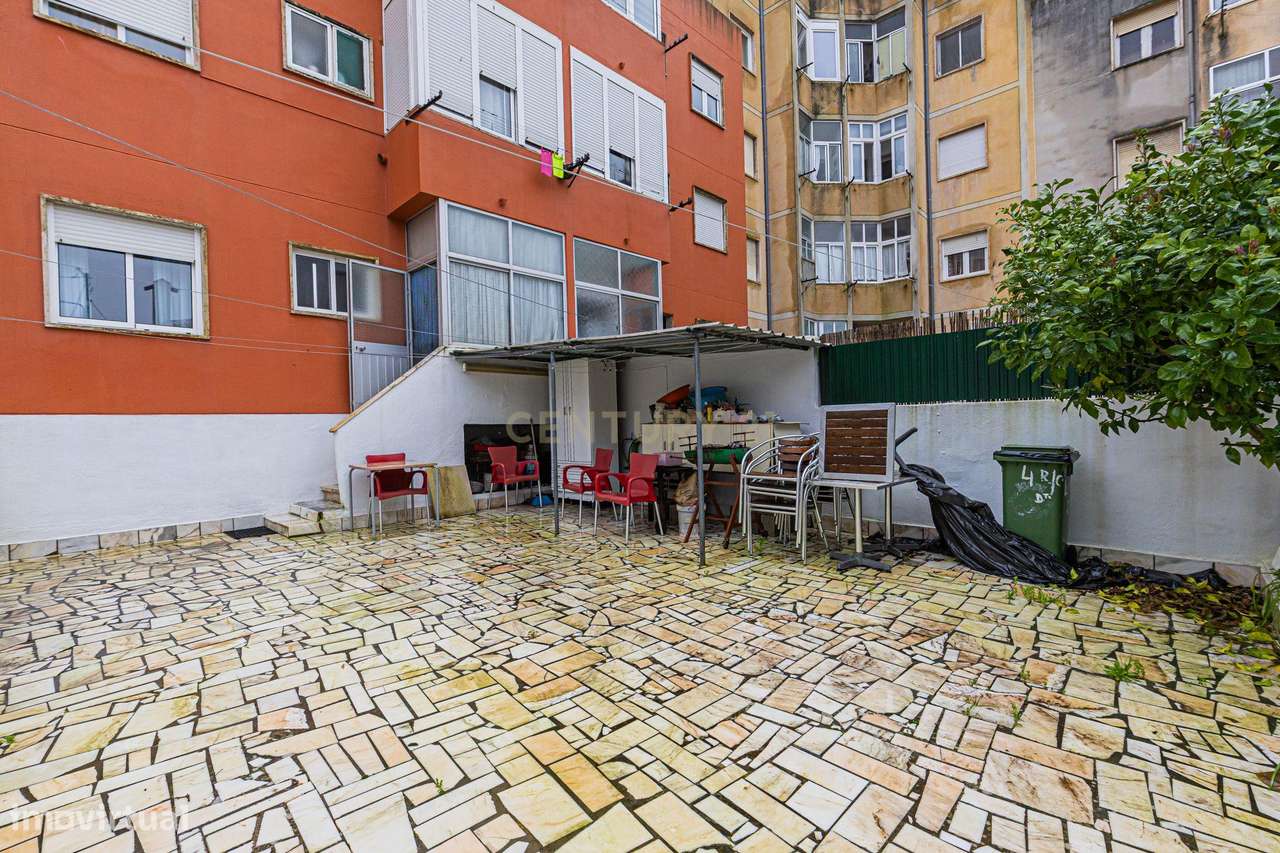 Oportunidade- T2 na Trafaria com excelente Logradouro. - Grande imagem: 4/20