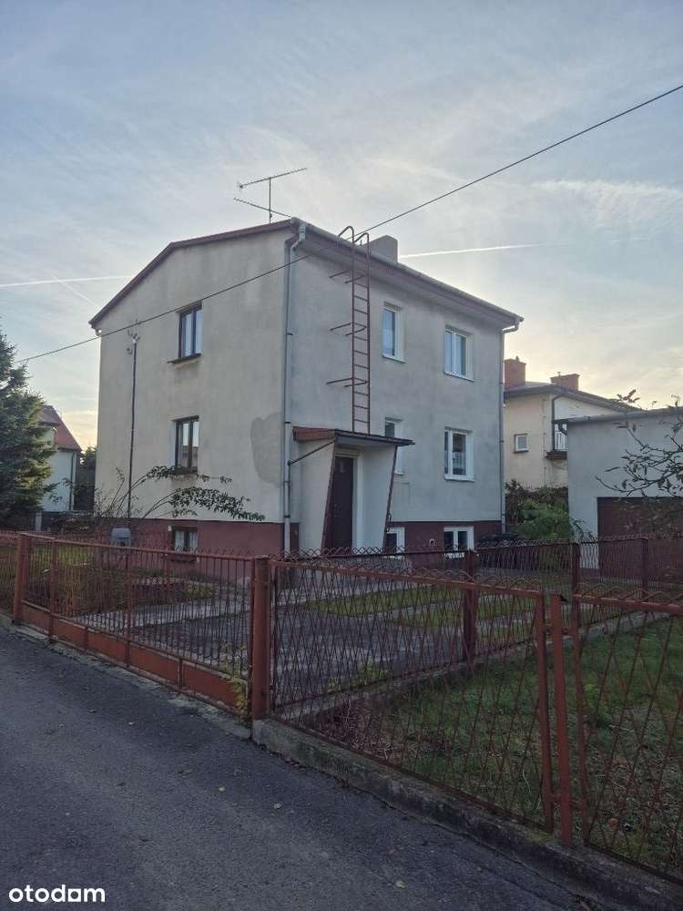 Dom wolnostojący z dużą działką w mieście