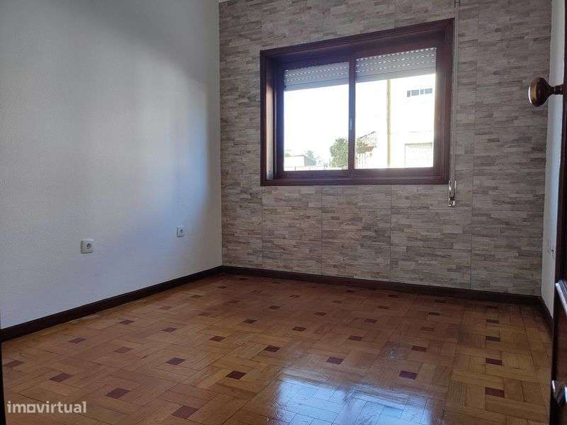 Arrendamento de apartamento t2 na Rua Nossa Senhora dos Remédios, 377 - Grande imagem: 4/11