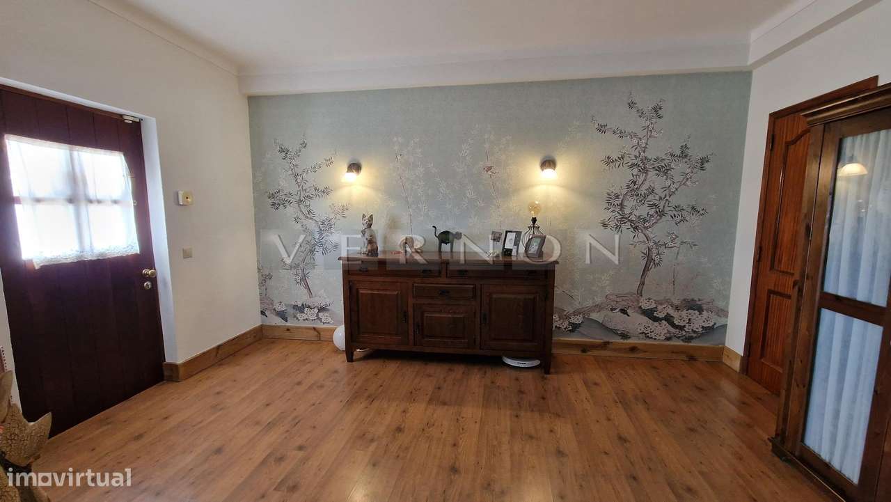 Charmosa e espaçosa moradia com 3 quartos e piscina para venda entre L-8