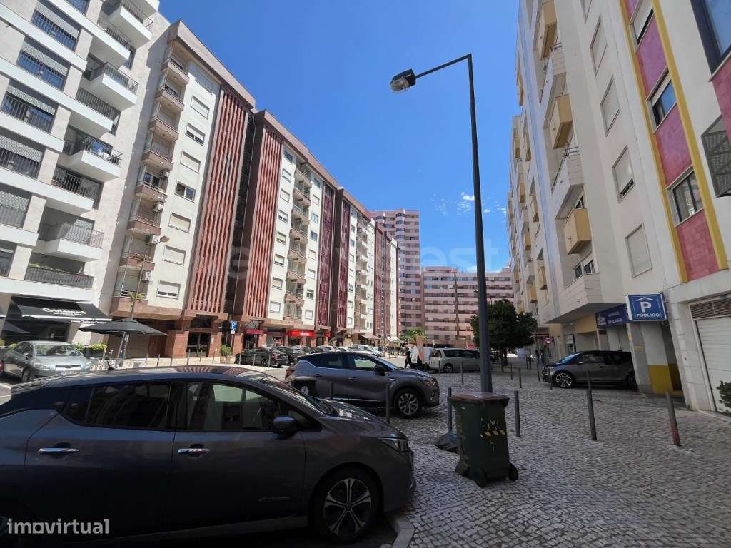 Estacione com comodidade nas Laranjeiras em São Domingos de Benfica - Grande imagem: 2/8