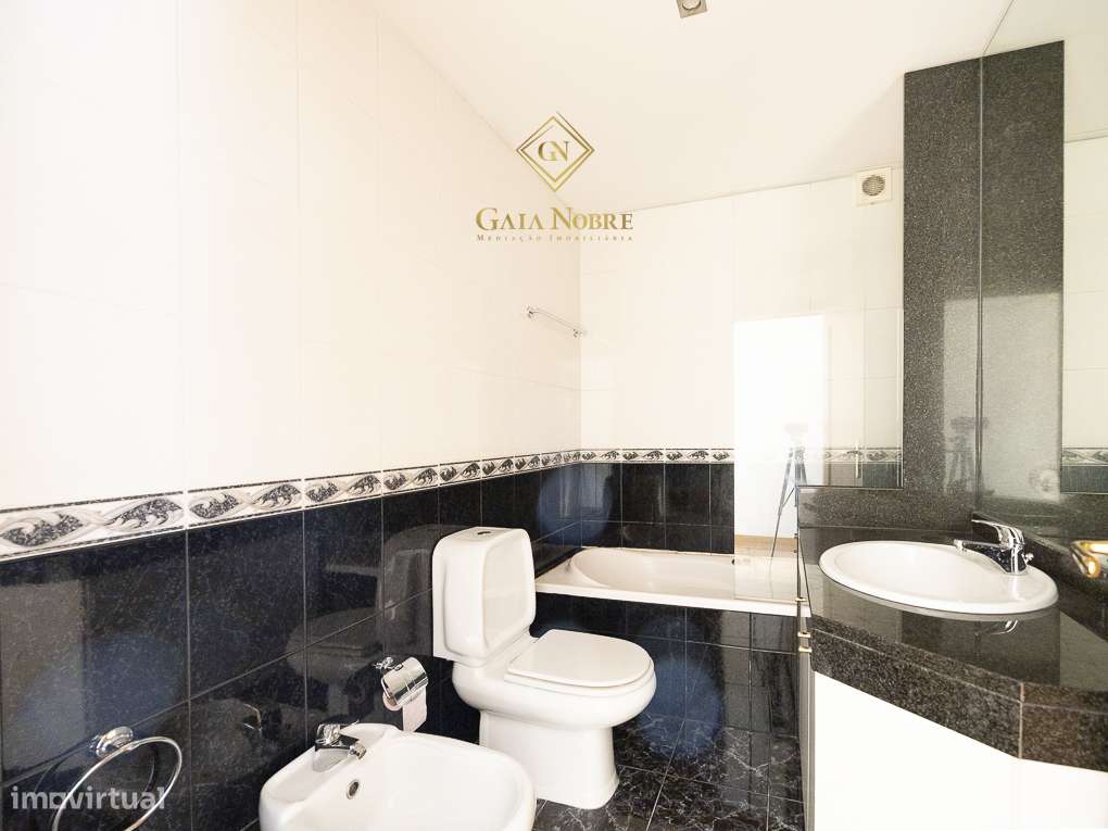 Excelente T2 com garagem fechada para 2 carros, Mozelos-11