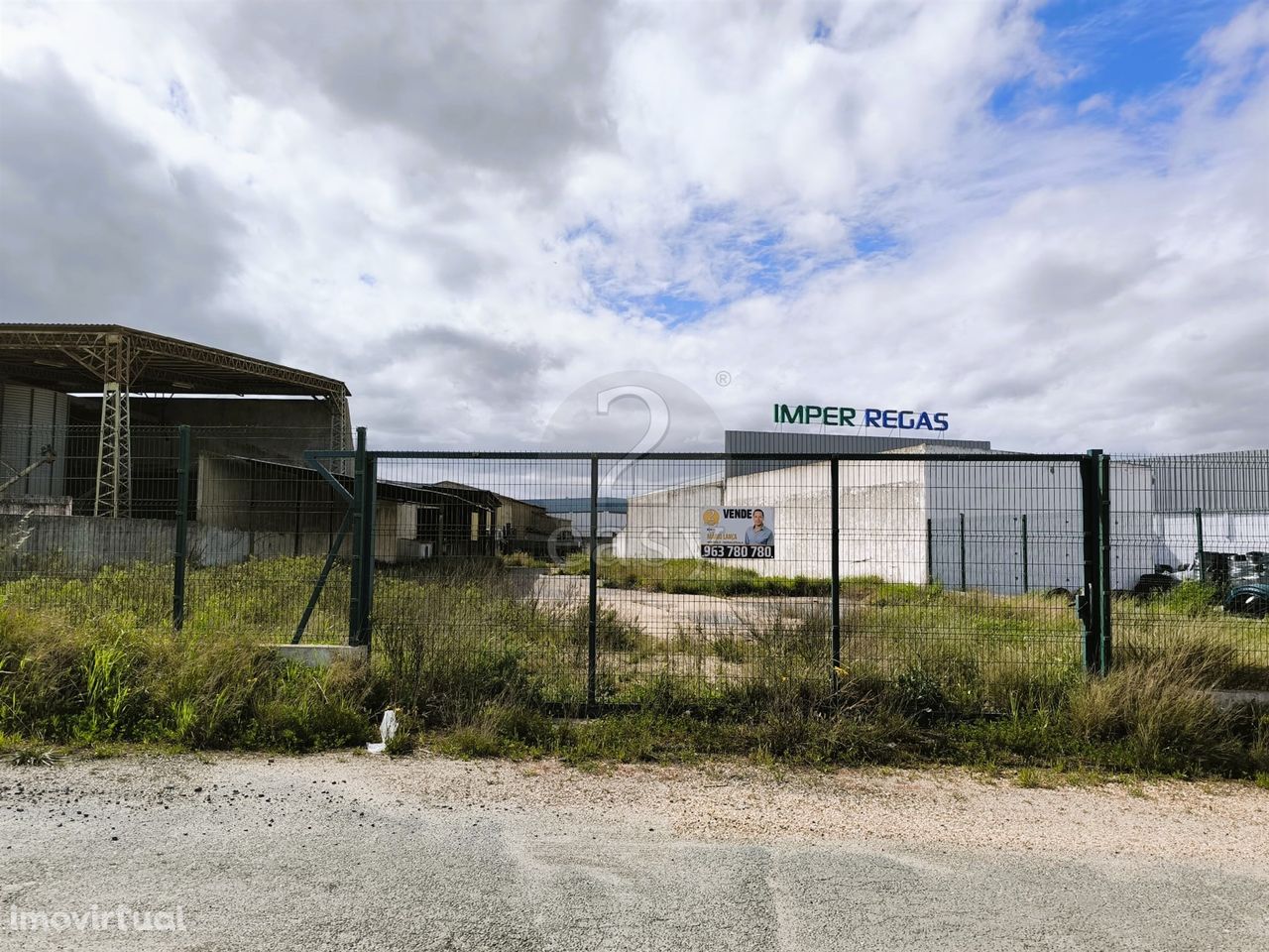 Terreno urbano com 1517 m2, Viabilidade Construção 758m2