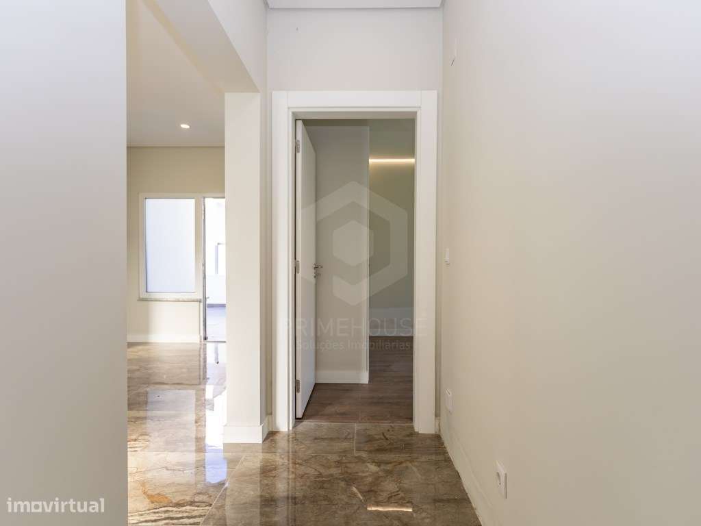 Moradia isolada T5 acabamentos Premium/ piscina e garagem-28