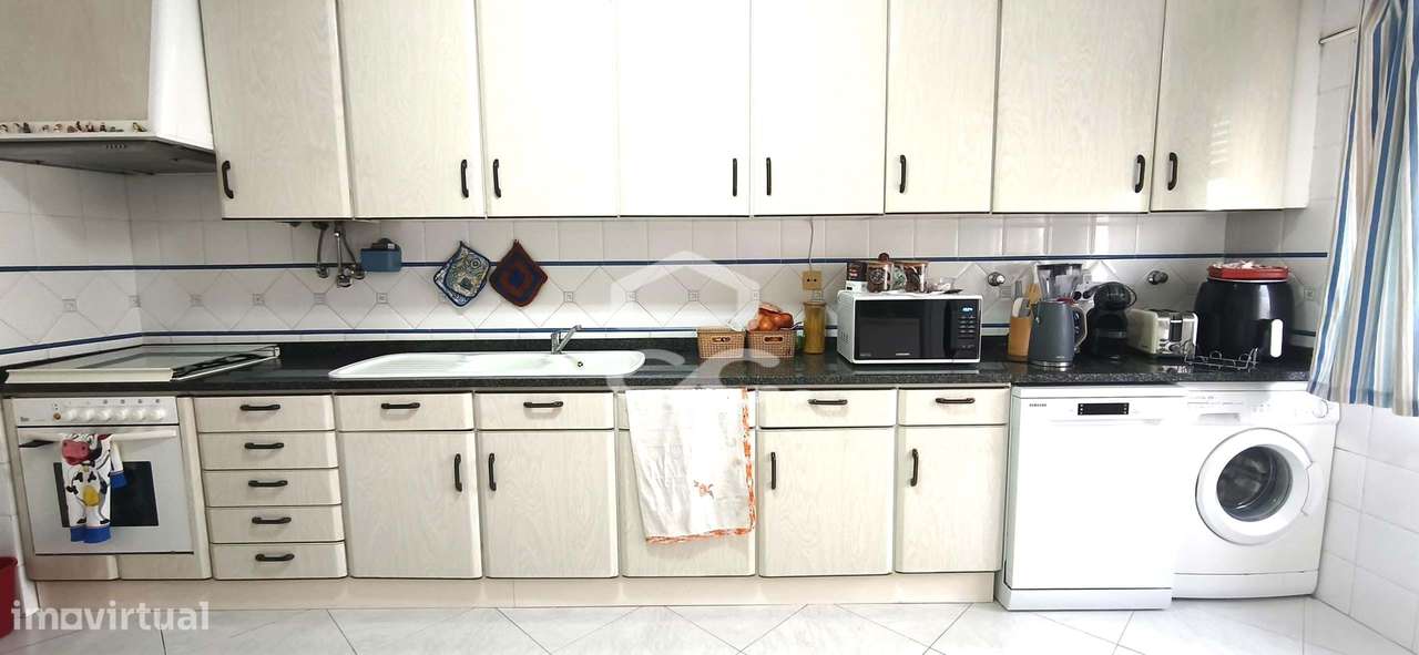 Apartamento T3 com Excelente Localização em Caneças-11