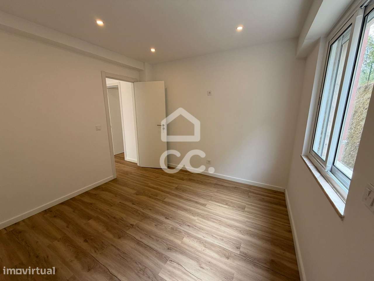 T2 totalmente remodelado na Buraca, Amadora — pronto a habitar-16