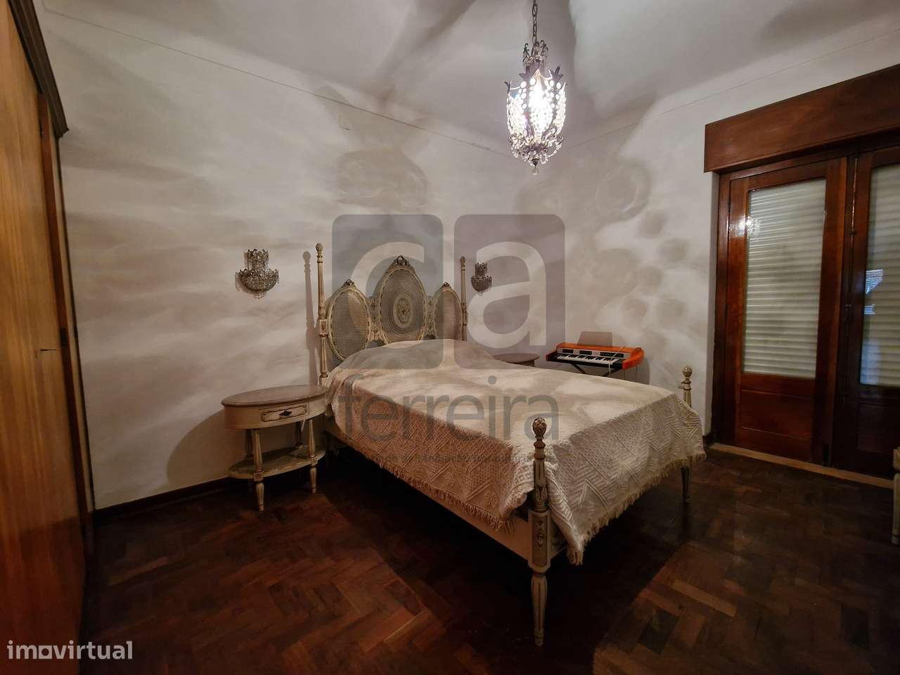 Moradia T4+2 em Almeirim com garagem e quintal-17