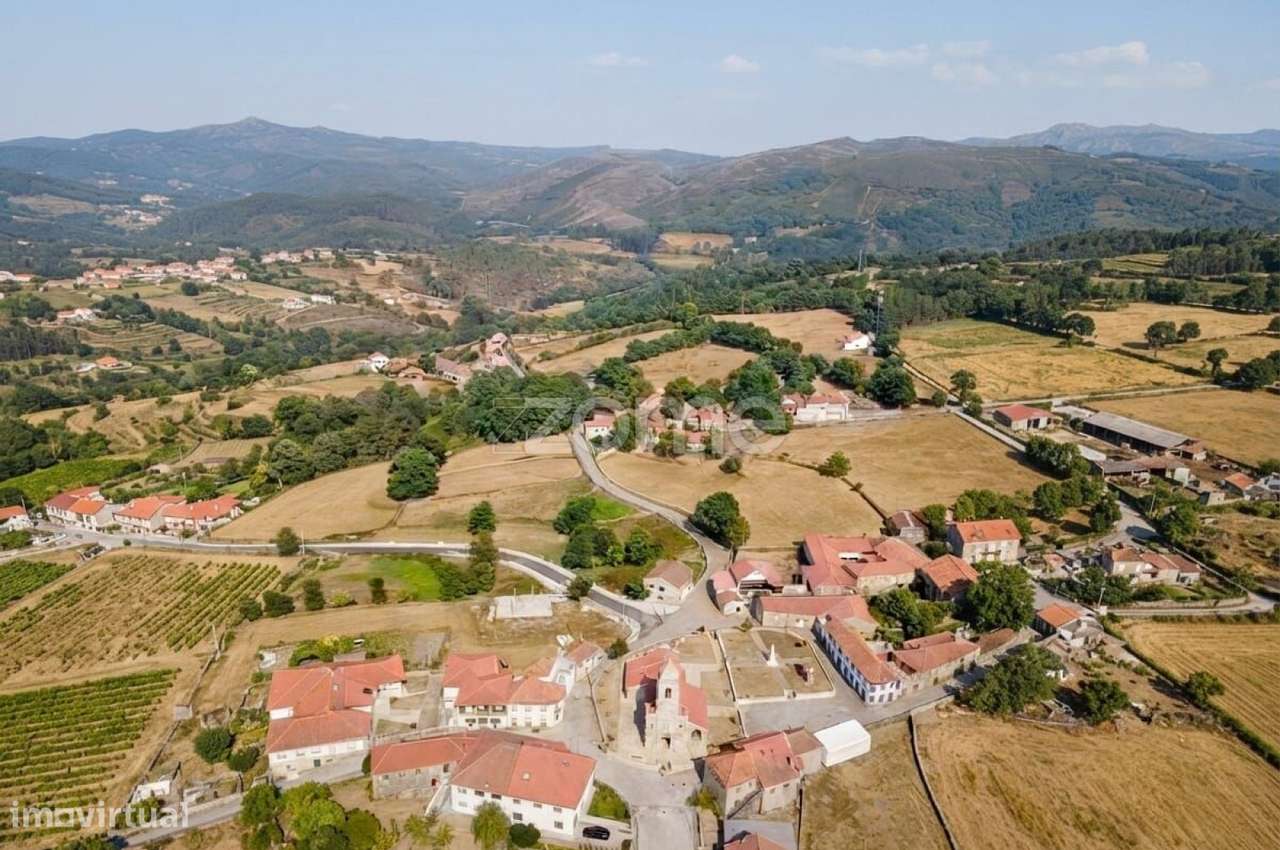 Apartamento T3 no Centro de Salto (Montalegre)-8