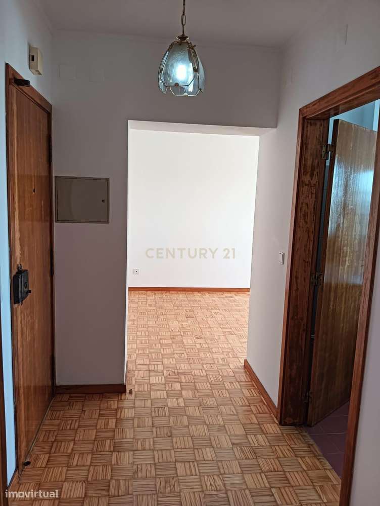 T1 Remodelado Pragal - Grande imagem: 4/23