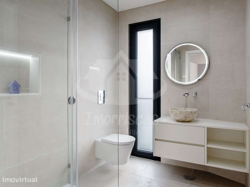 Moradia T4 com piscina e vista panorâmica em São João da Talha-23