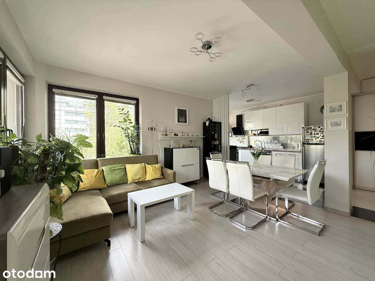 Przestronne, 3-pokojowe mieszkanie, blisko metra Kabaty!-0