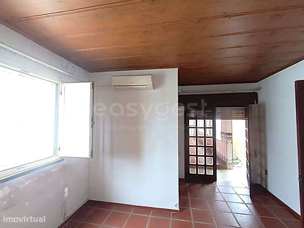 Fantástica moradia com 2 pisos, anexos e comercio-7