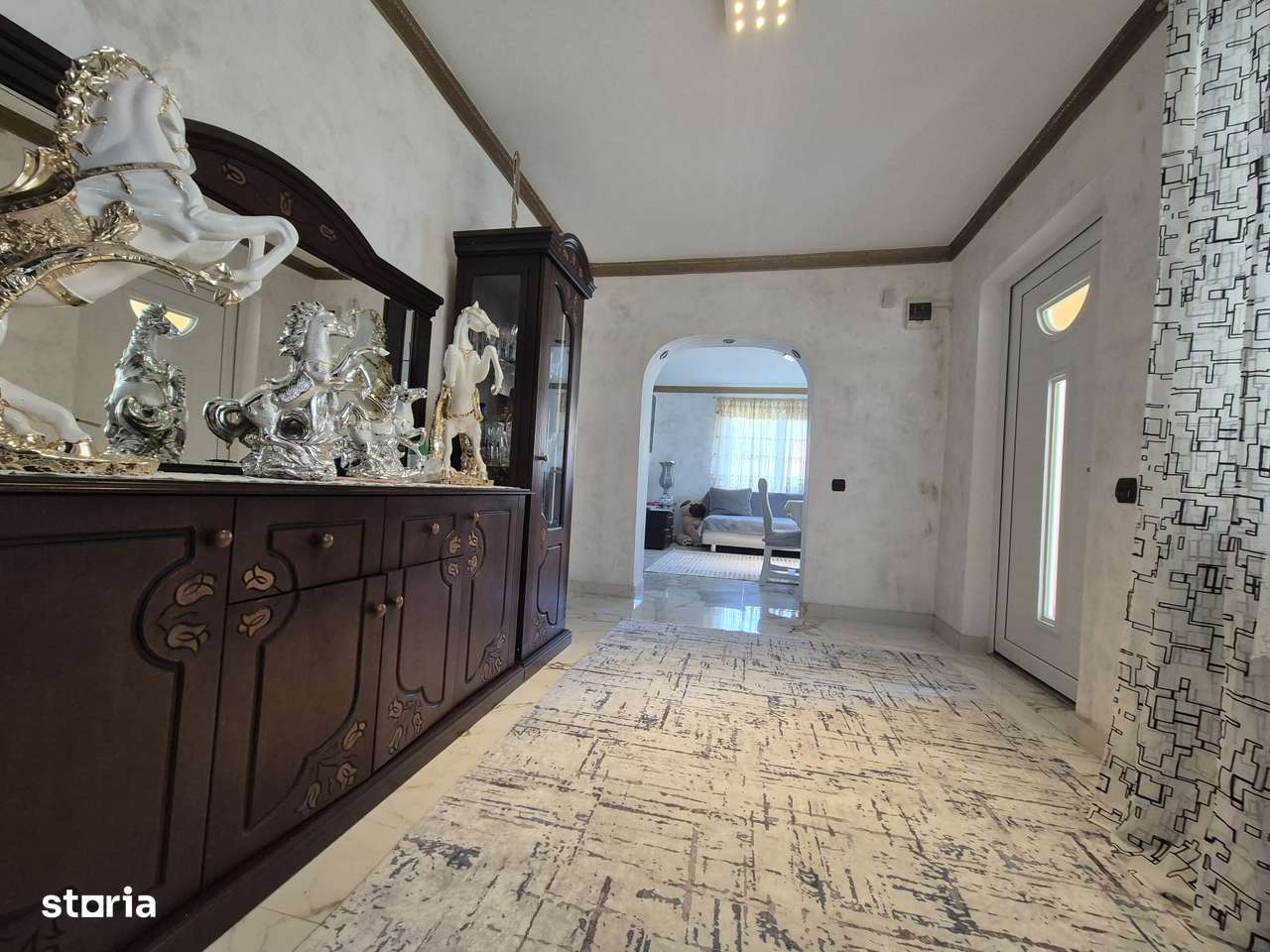 Casă complet finisată, mobilată și utilată! Sat Dobrin, zonă centrală. - Imagine principală: 5/16