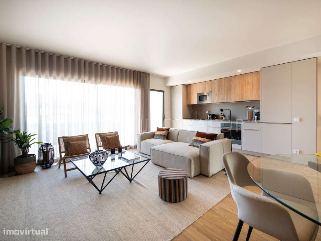 Apartamento T4 em Condomínio com Piscina | St.º António dos Cavaleiros-9