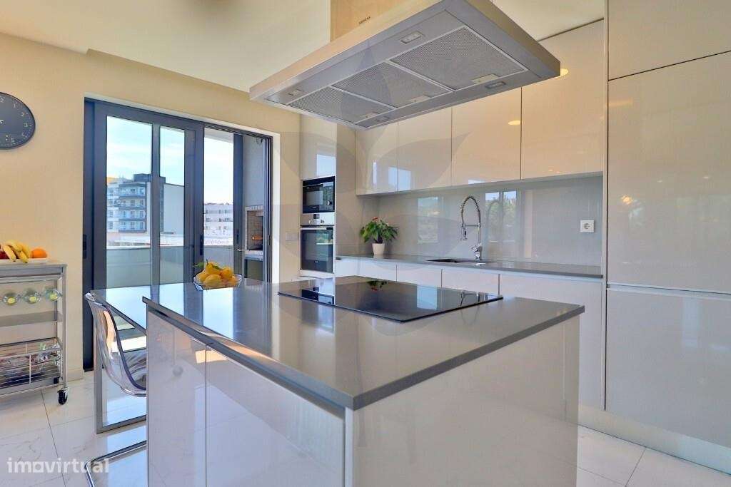 Apartamento T4 em Celeirós | 4 Suites | Garagem para 2 Viaturas-27