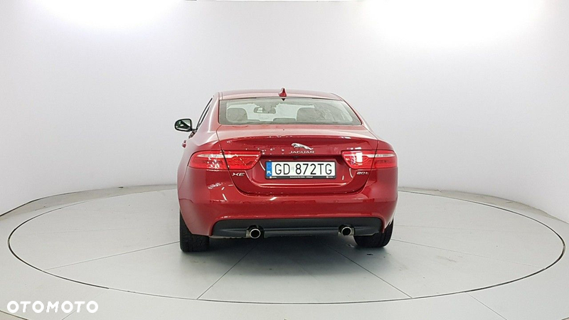 Jaguar XE 2.0 T Prestige - 6