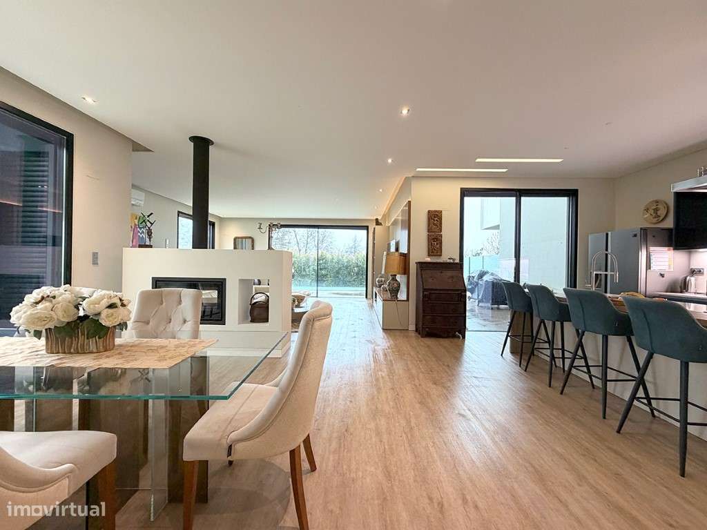 Moradia T4+1 moderna à venda em Picheleiros, Azeitão-11