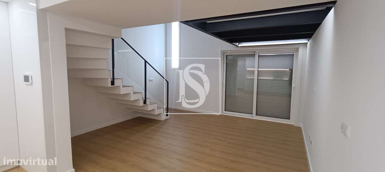 Moradia com terraço, em frente à PRAIA - Grande imagem: 4/39